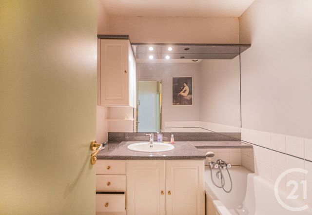 Appartement F4 à vendre - 4 pièces - 73.25 m2 - PARIS - 75010 - ILE-DE-FRANCE - Century 21 Bonsergent