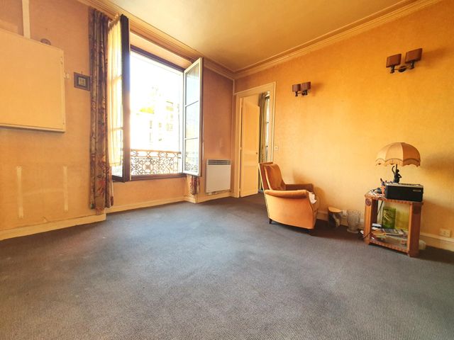  - PARIS - 